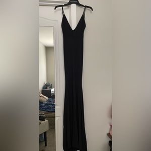 Sleek mermaid black dress